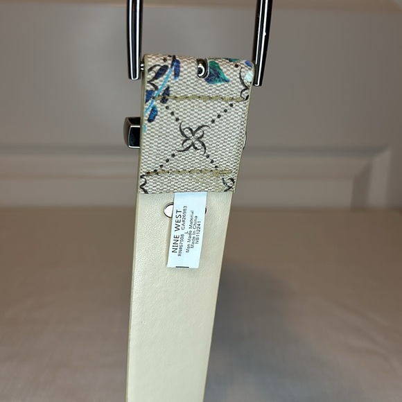 Nine West Belt Size Large Tan Floral with Silver-Tone Hardware new without tag - Picture 3 of 7